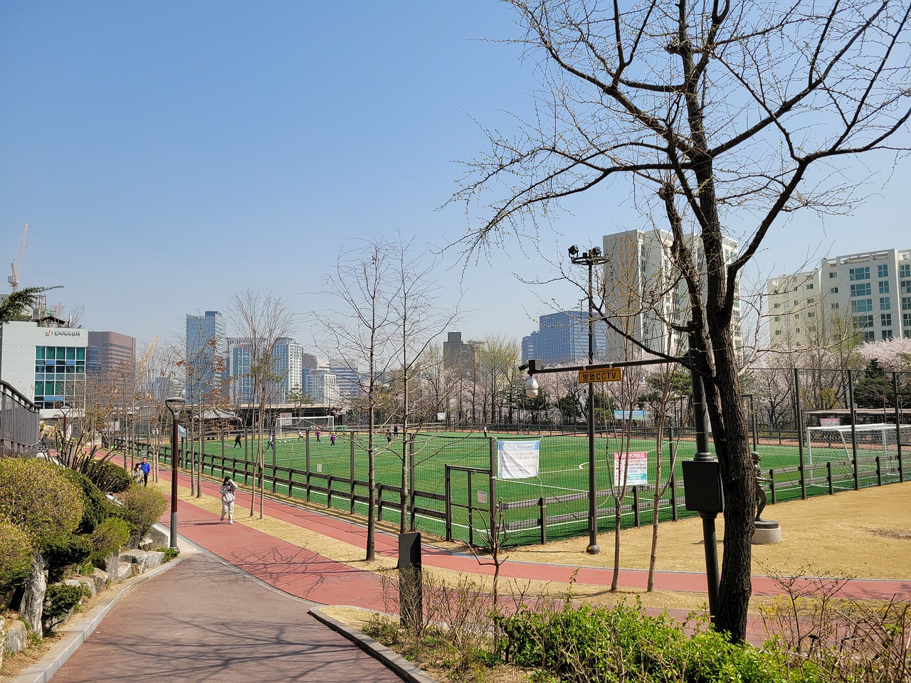 种极端之间 种极端之间